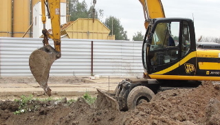 Выкопать яму экскаватором в Балаково от 940 руб. - 2Землекопа-Блк